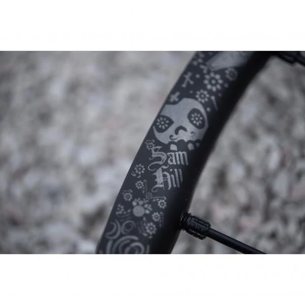 Paire De Roues MAVIC DEEMAX PRO SAM HILL 27,5'' Axe Av. 15x110 Mm - Ar. 12x148 Mm Boost 7 Paire De Roues MAVIC DEEMAX PRO SAM HILL 27,5'' Axe Av. 15x110 Mm - Ar. 12x148 Mm Boost – Image 7