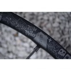 Paire De Roues MAVIC DEEMAX PRO SAM HILL 27,5'' Axe Av. 15x110 Mm - Ar. 12x148 Mm Boost 22 Paire De Roues MAVIC DEEMAX PRO SAM HILL 27,5'' Axe Av. 15x110 Mm - Ar. 12x148 Mm Boost -Vélos Et Accessoires 600x600 165664 155326691665