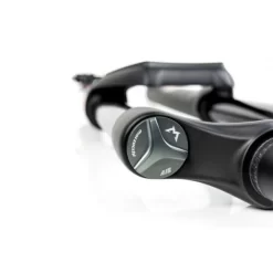 Fourche MARZOCCHI BOMBER Z1 27,5" 150 Mm Grip Sweep-Adj Axe 15 Mm Boost Déport 44 Mm Noir Mat 27 Fourche MARZOCCHI BOMBER Z1 27,5" 150 Mm Grip Sweep-Adj Axe 15 Mm Boost Déport 44 Mm Noir Mat -Vélos Et Accessoires 600x600 167318 15608624004283 1